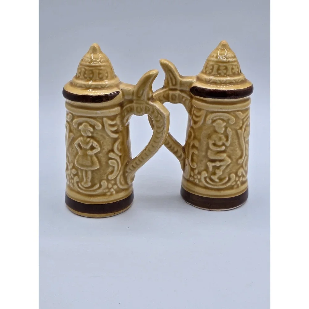 Arizona Roadrunner Stein Souvenir Salt and‎ Pepper Shakers Ceramic Japan Yellow